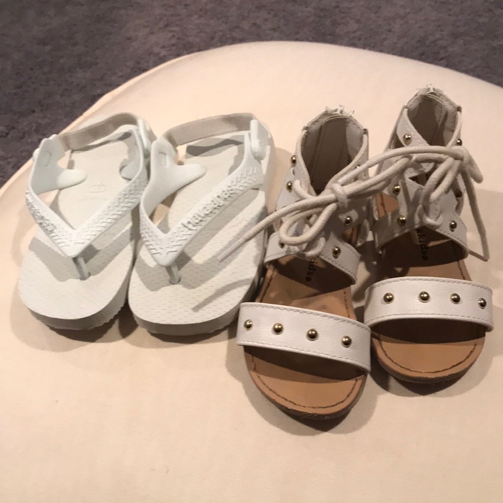 Toddler Girls White Flip Flops and Sandals